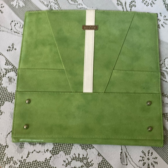 MICHE Classic Shell. Measures 18”x11.5. Fits Classic Base 5.75”x6.5”x11.75”. - Picture 1 of 2